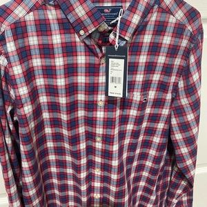 Vineyard Vines Classic Fit Tucker Shirt. Brand new with tags. Mens size medium.